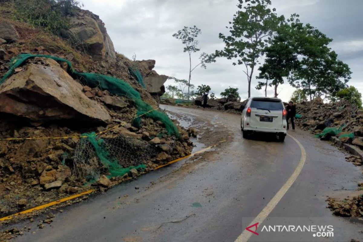 Jalur Bandung-Cianjur dapat dilalui, pengendara diminta hati-hati