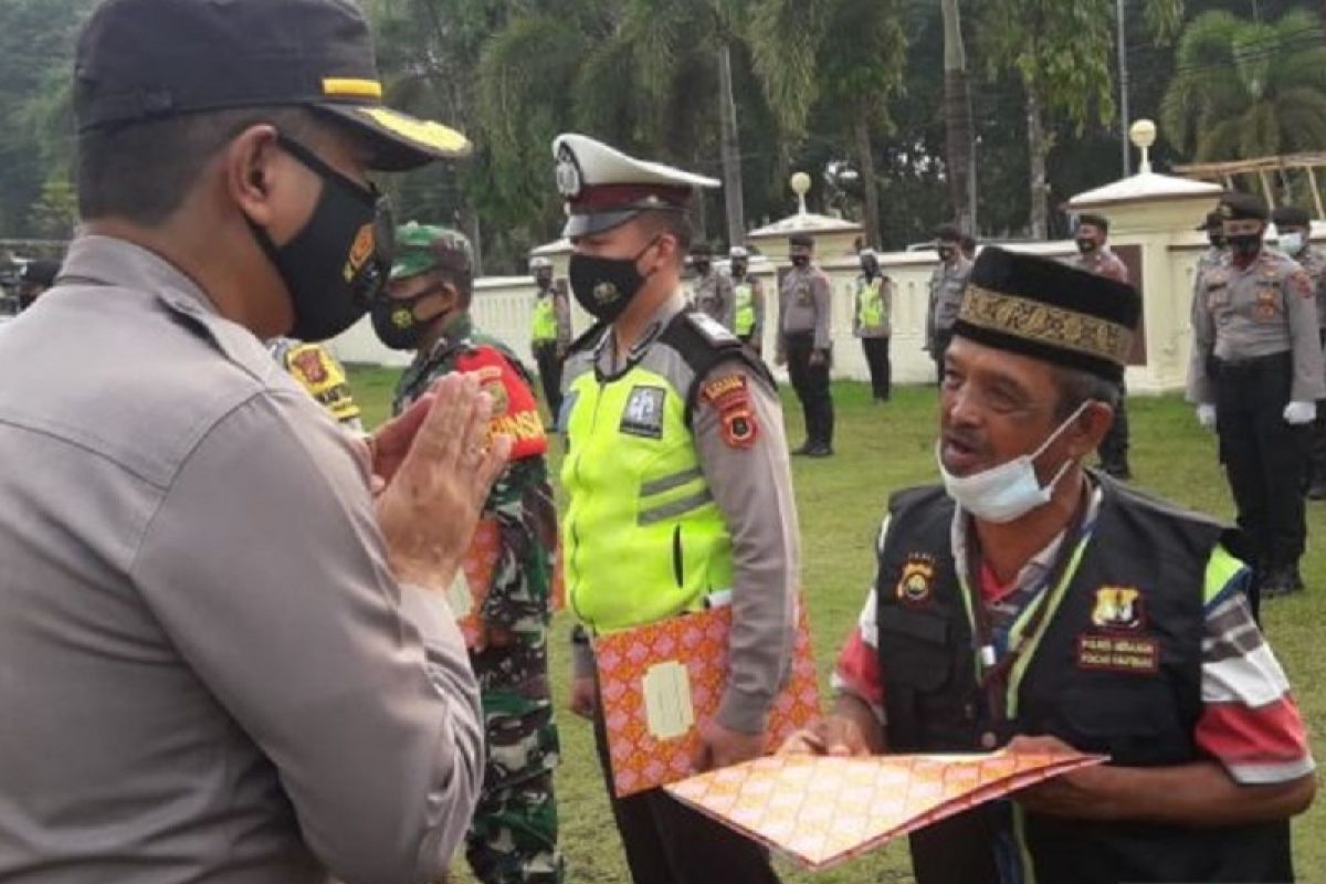 Inilah sosok Heri Bambang, penyandang disabilitas dari Tabir pengatur lalu lintas di Jalinsum