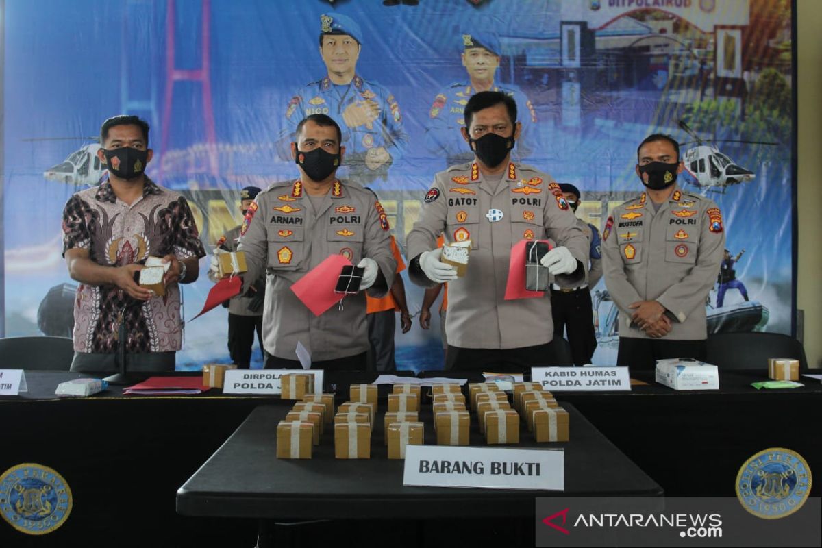 Polisi ringkus dua tersangka jual beli bom ikan