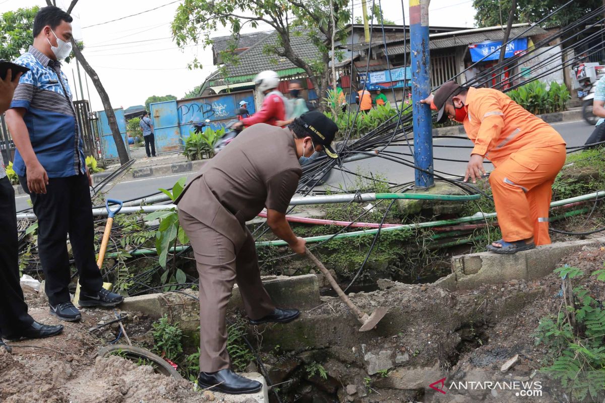 Wali Kota Arief instruksikan camat-lurah cek drainase untuk antisipasi genangan
