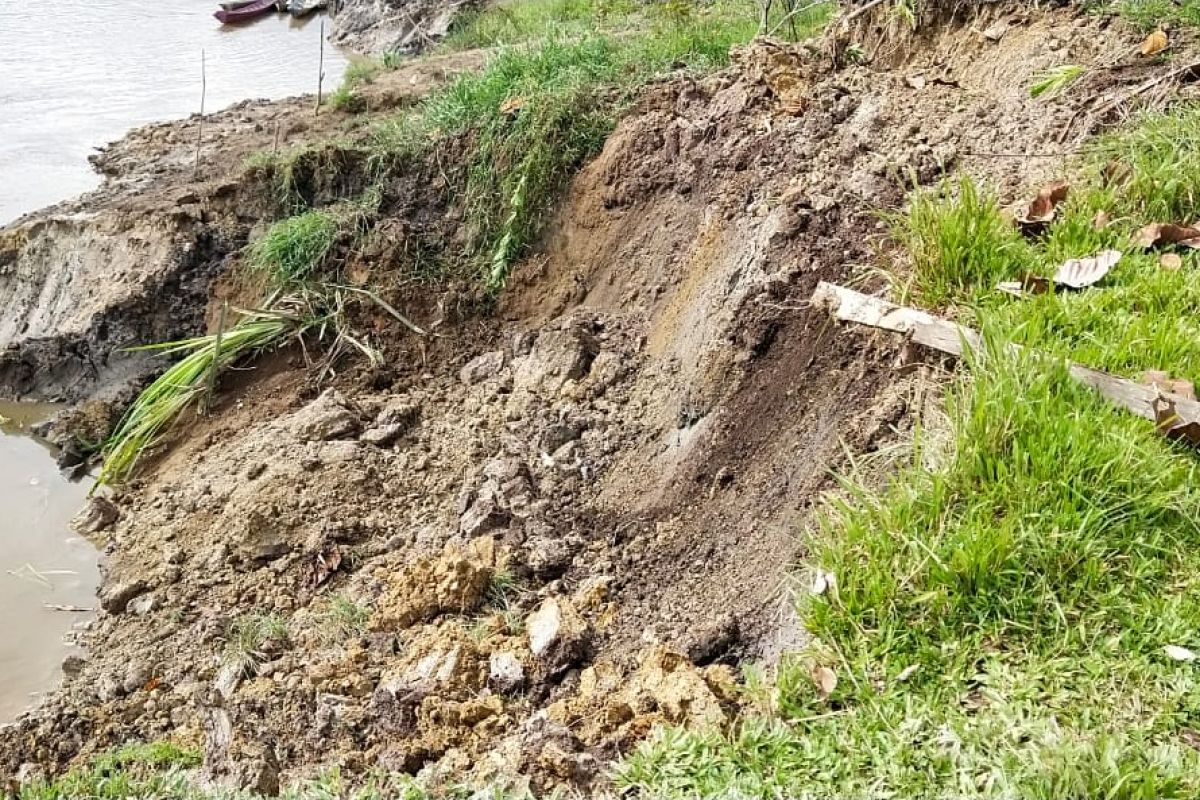 Dalam sehari dua kali terjadi longsor di Teluk Sindor Kapuas Hulu