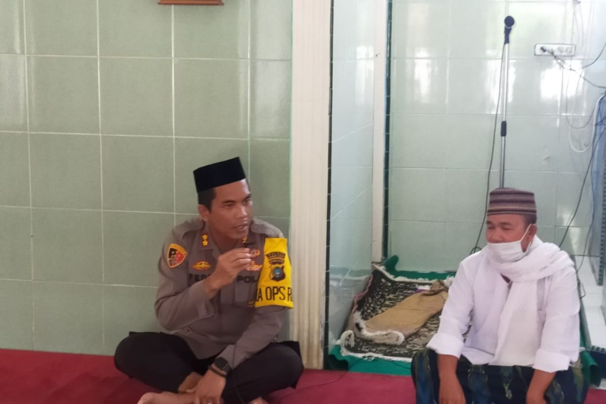 Polres Bangka Barat bantu sembako warga terdampak COVID-19