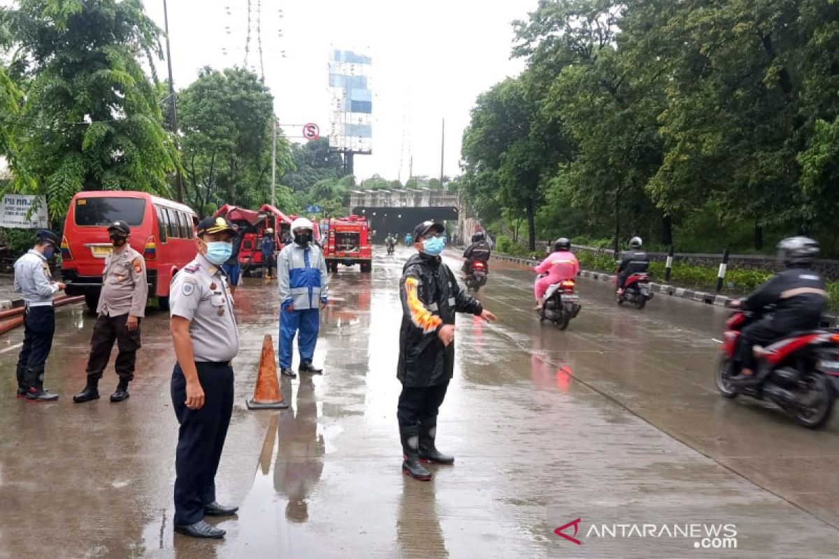 Lalu lintas di Cawang dialihkan karena banjir