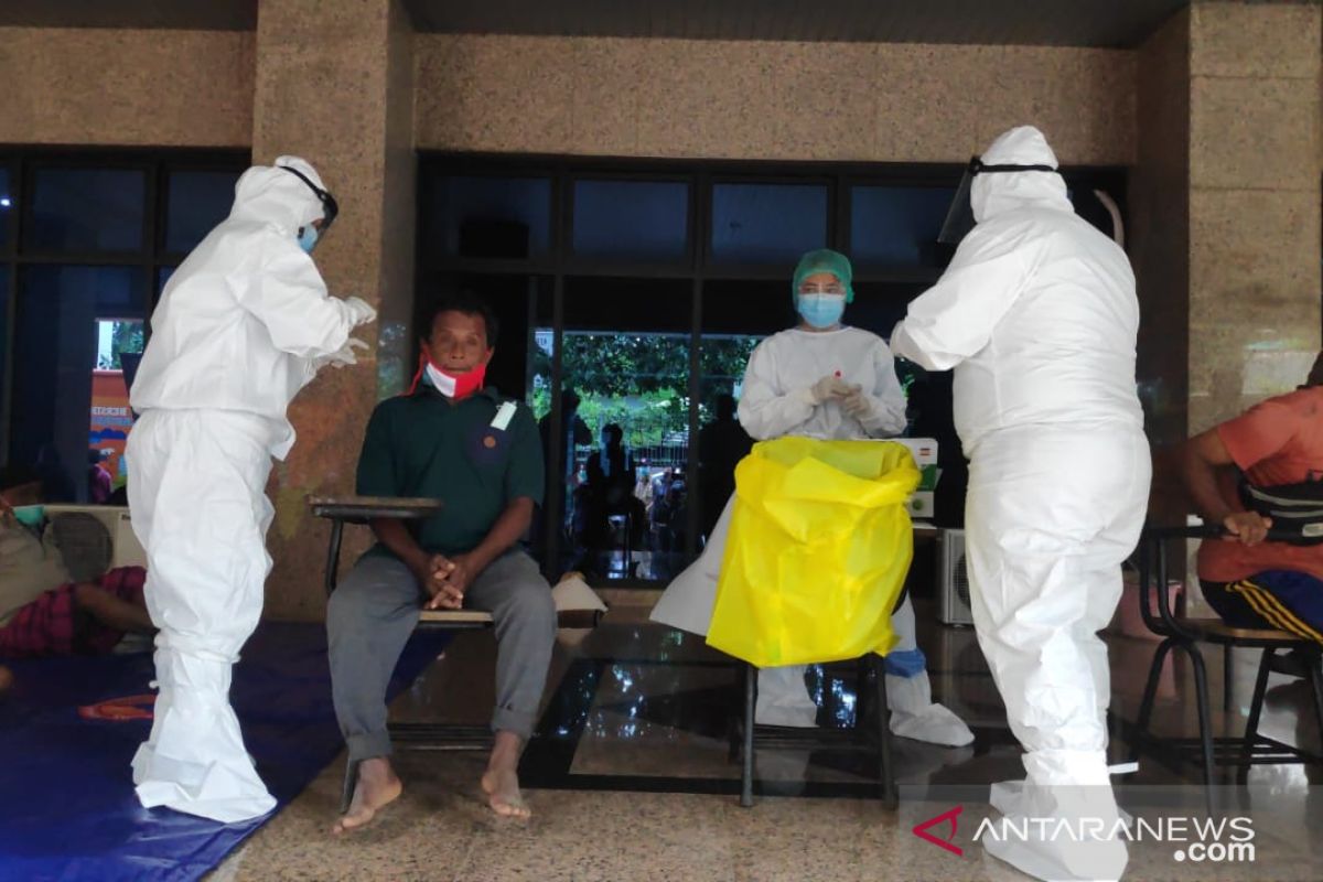 Korban banjir Cipinang Melayu jalani tes cepat antigen di pengungsian