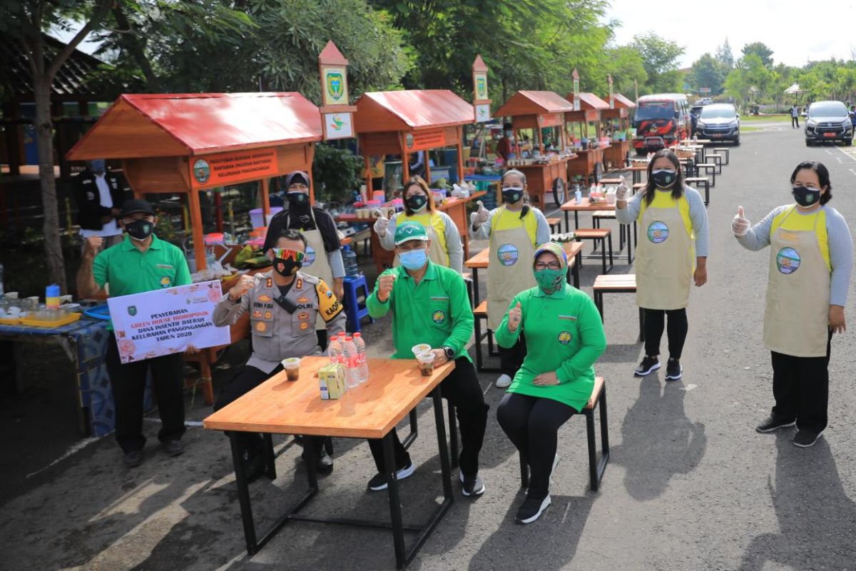 Bersepeda, Wali Kota Madiun tinjau lapak UMKM kelurahan dorong pemulihan ekonomi di masa pandemik