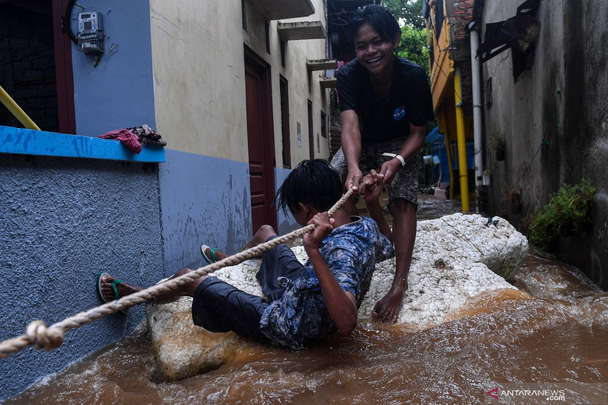 Banjir Jakarta ganggu arus lalu lintas