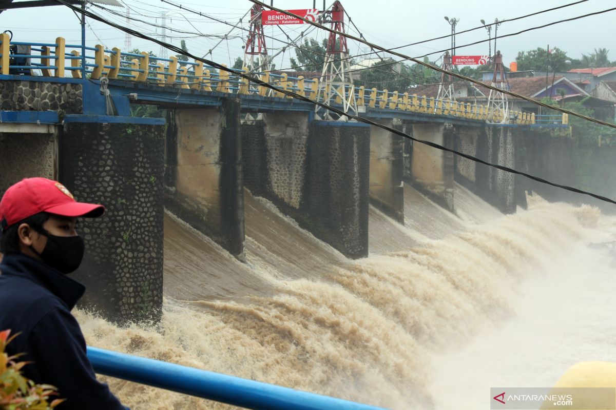BMKG keluarkan peringatan hujan lebat  dan angin kencang di beberapa wilayah Indonesia