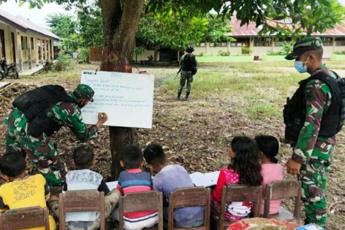 Satgas TNI beri bimbingan belajar pada anak perbatasan RI-PNG