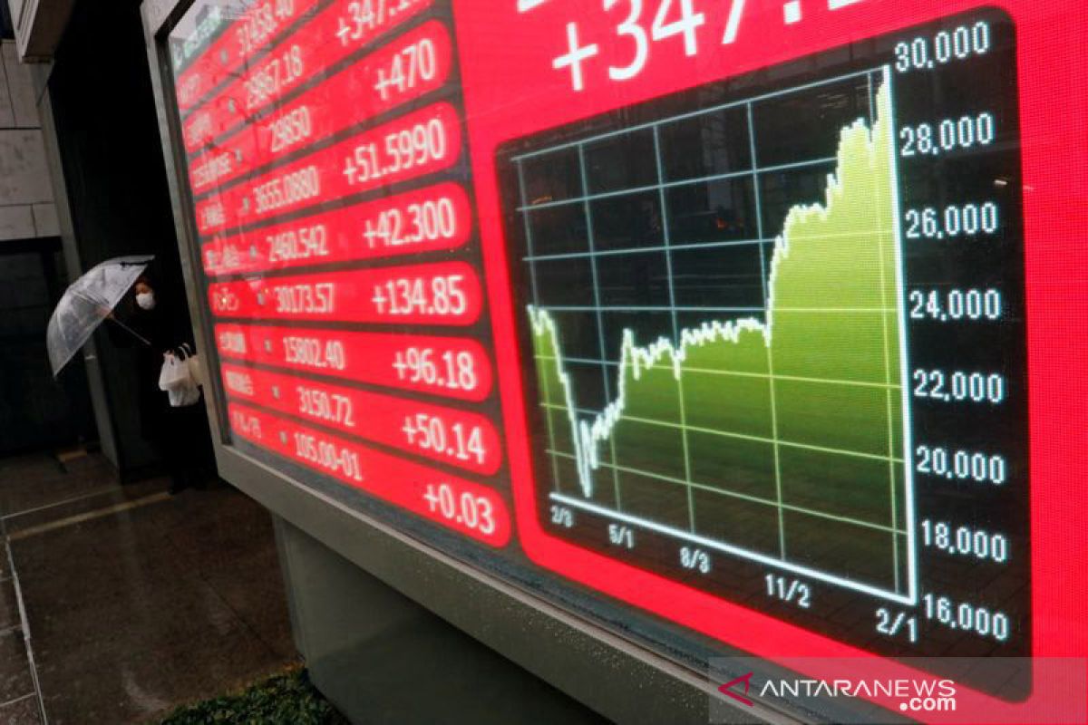 Saham Jepang jatuh karena prospek perusahaan mengecewakan