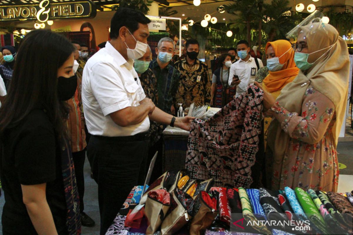 Di pameran kreatif Toba, Luhut minta masyarakat kenali potensi wisata