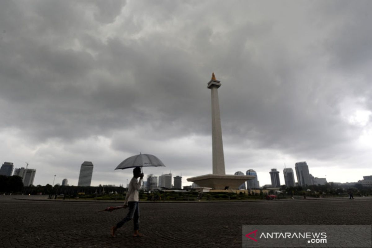 BMKG: Waspadai potensi hujan disertai petir dan angin kencang di Jakarta