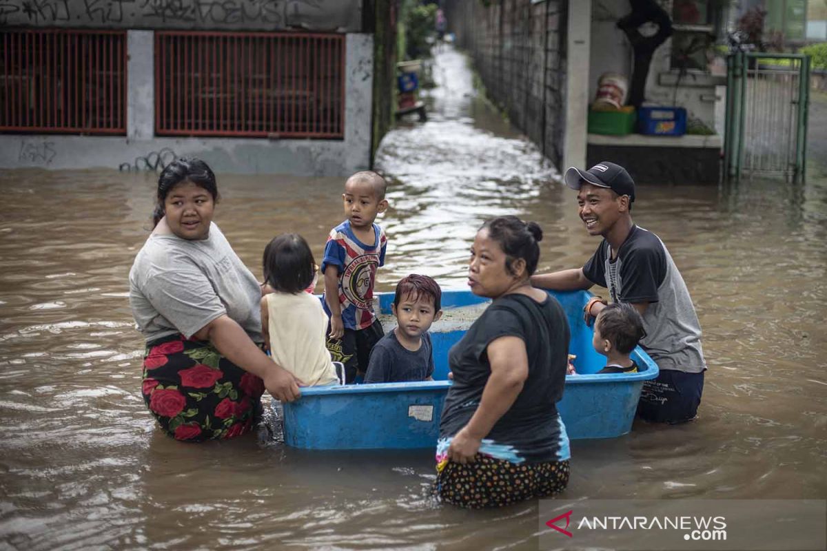 Floods inundate 193 community units in Jakarta