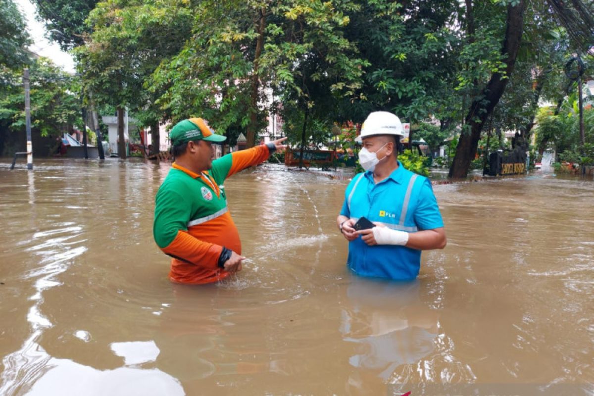 65 dari 337 unit gardu PLN yang terdampak banjir telah dipulihkan