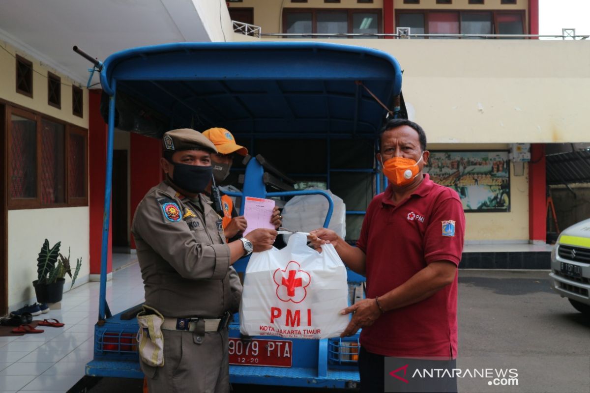 14.545 roti didistribusikan ke pengungsian banjir di Jaktim