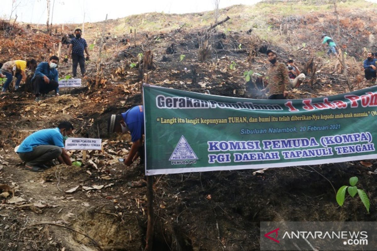 Prihatin akan bencana, Kompa PGI Tapteng tanam satu juta pohon