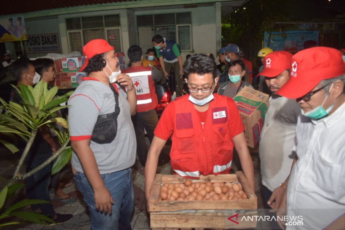 PMI Tangerang salurkan bantuan ke sembilan titik pengungsian di Karawaci