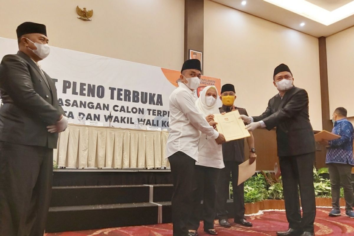 KPU tetapkan Hadianto-Reny sebagai Wali Kota dan Wakil Wali Kota Palu terpilih
