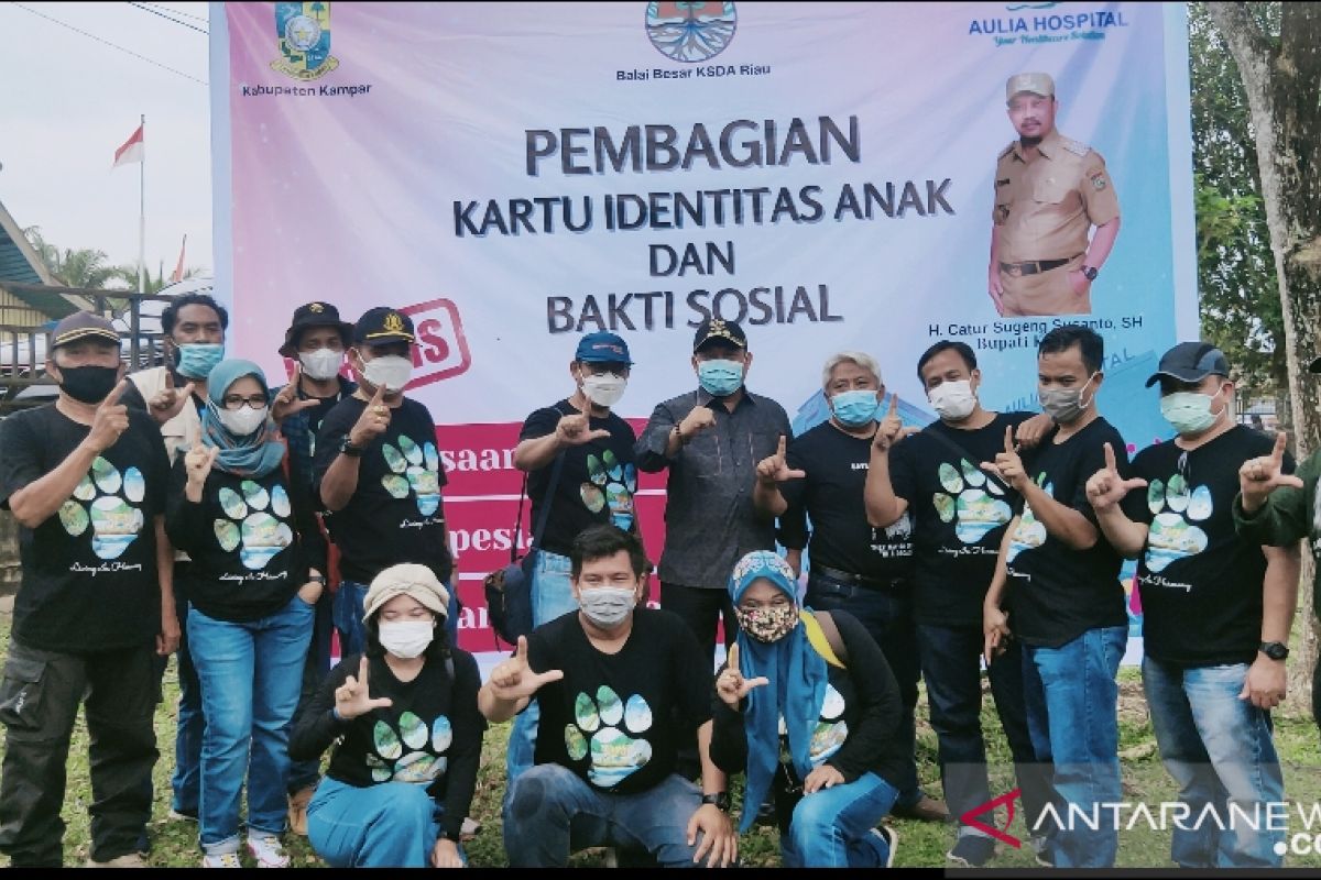 Baksos BBKSDA Riau bagikan 1000 bibit buah di Desa Domo Kampar