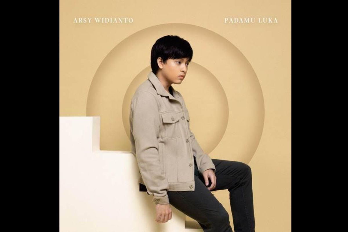 Arsy Widianto rilis lagu patah hati "Padamu Luka"