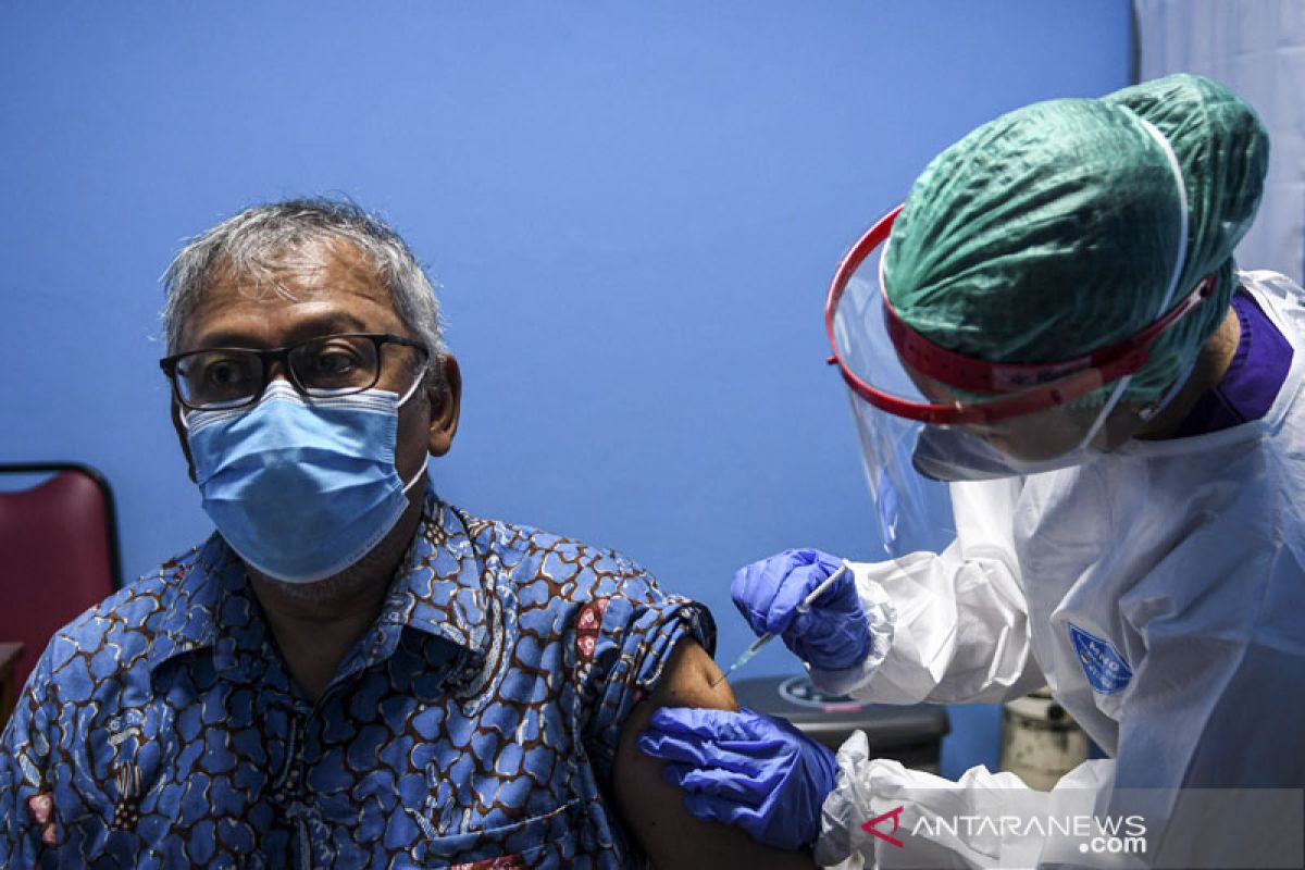 Melongok vaksinasi lanjut usia di Jakarta Utara