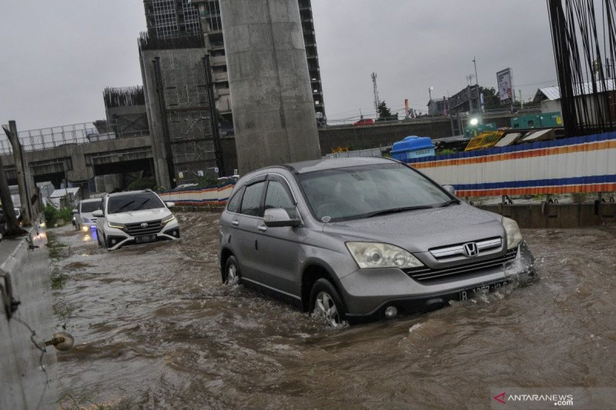 Banjir sejumlah jalan di Jakarta ganggu arus lalu lintas