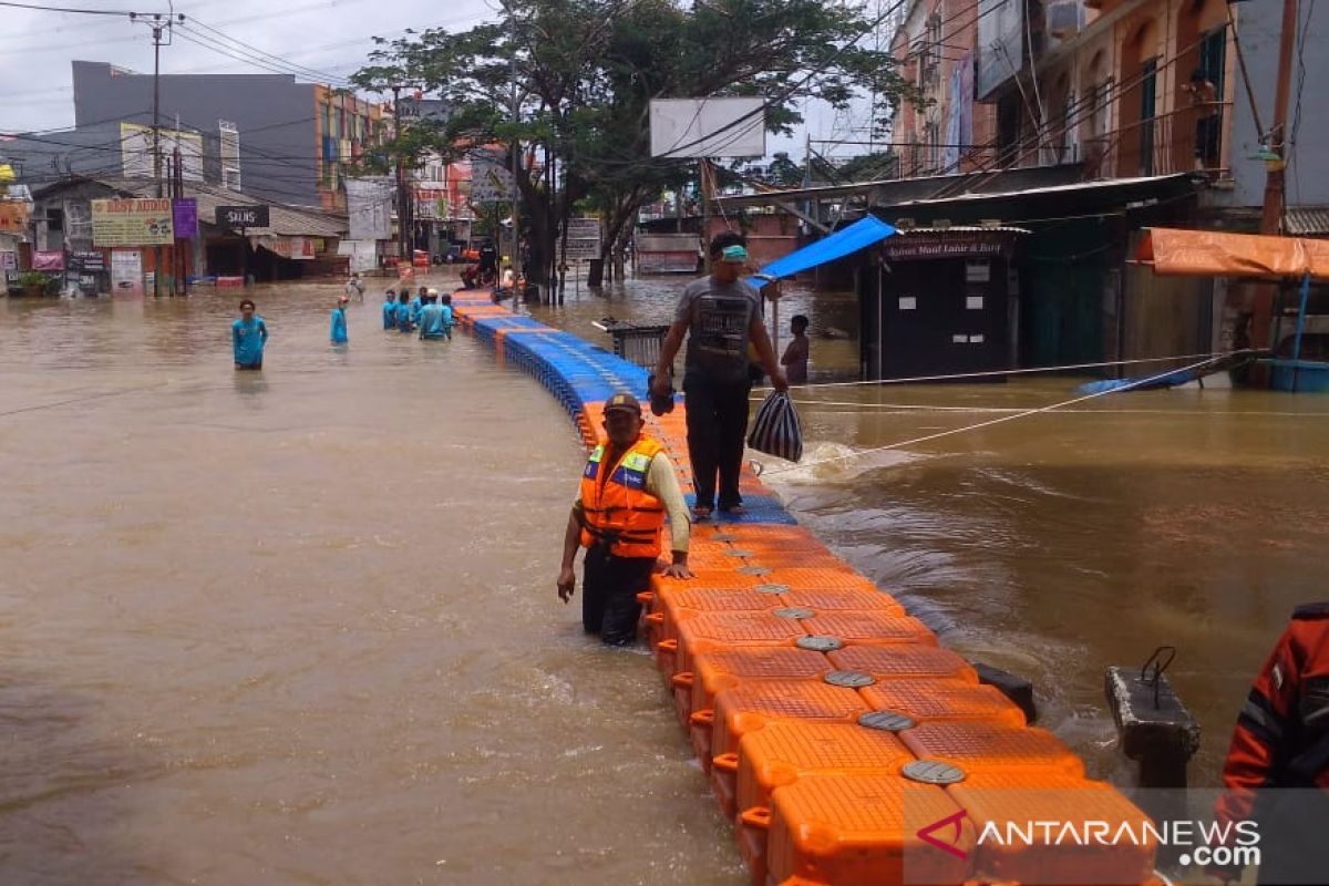 Akibat banjir, ribuan kepala keluarga di Kota Tangerang mengungsi