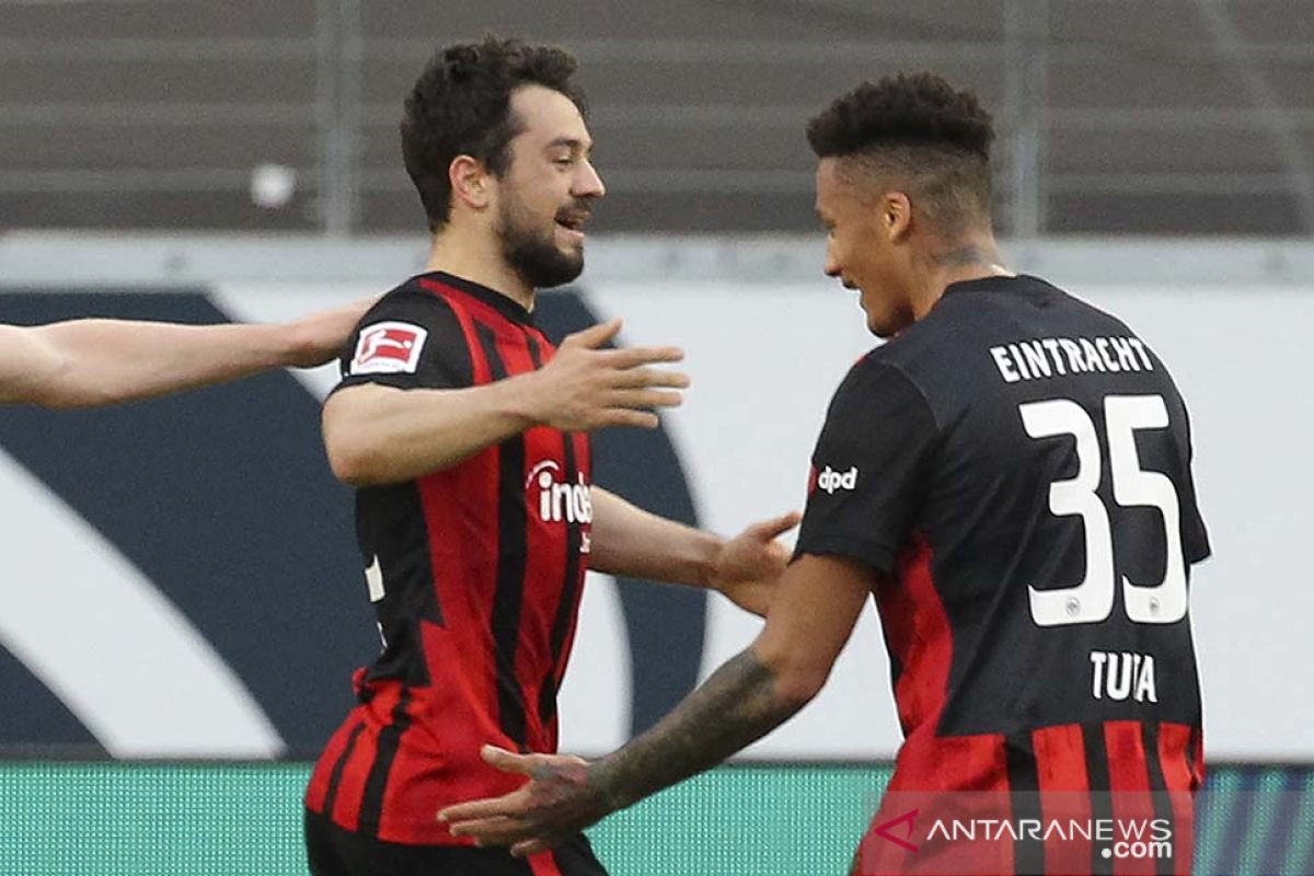 Eintracht Frankfurt  menumbangkan Bayern Muenchen 2-1