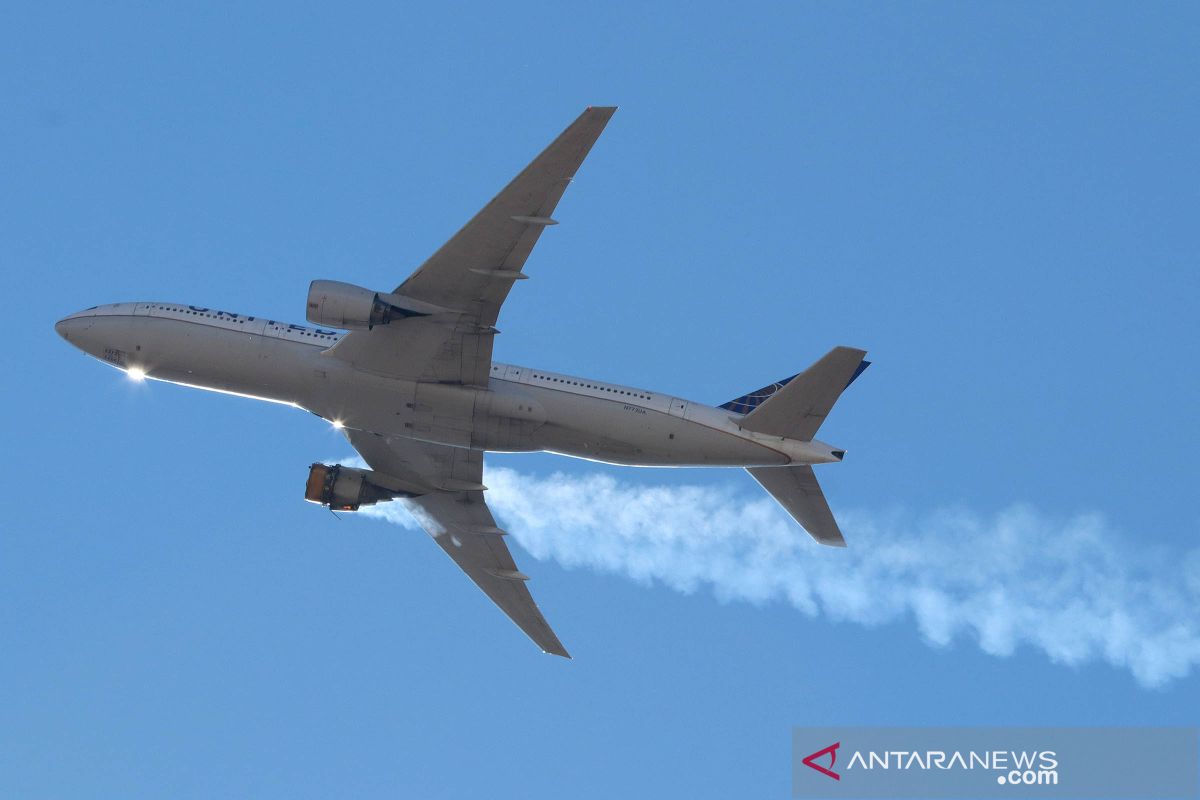 Boeing 777 milik United Airlines mendarat selamat setelah mesin rusak