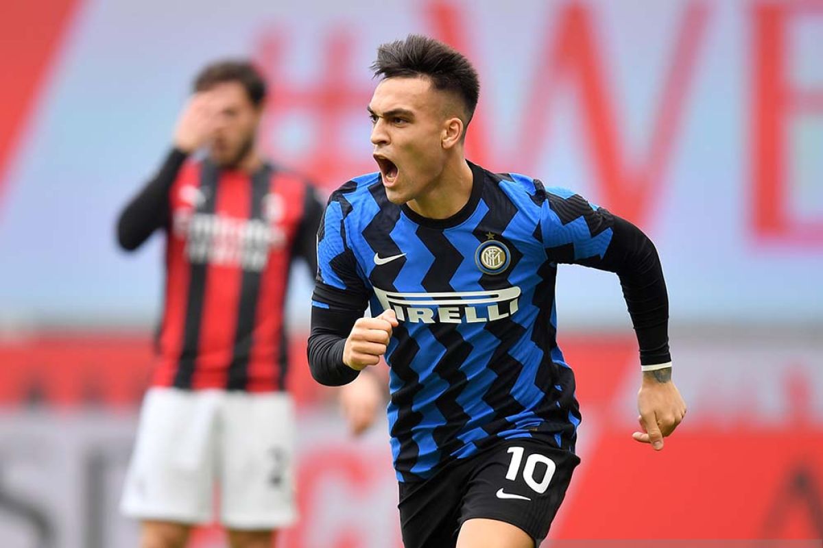 Inter Milan pecundangi AC Milan 3-0 untuk perlebar jarak di puncak klasemen