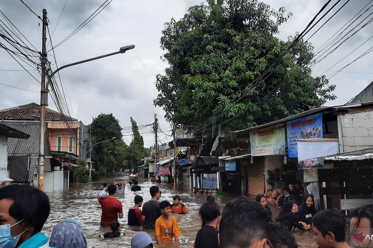 Enam ruas jalan di Jaksel masih terendam banjir