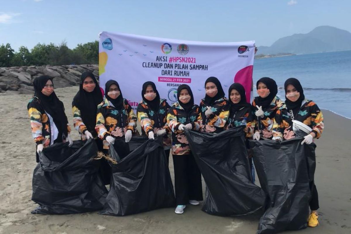 Jaga kawasan wisata dari sampah, IIKP Aceh bersihkan pantai