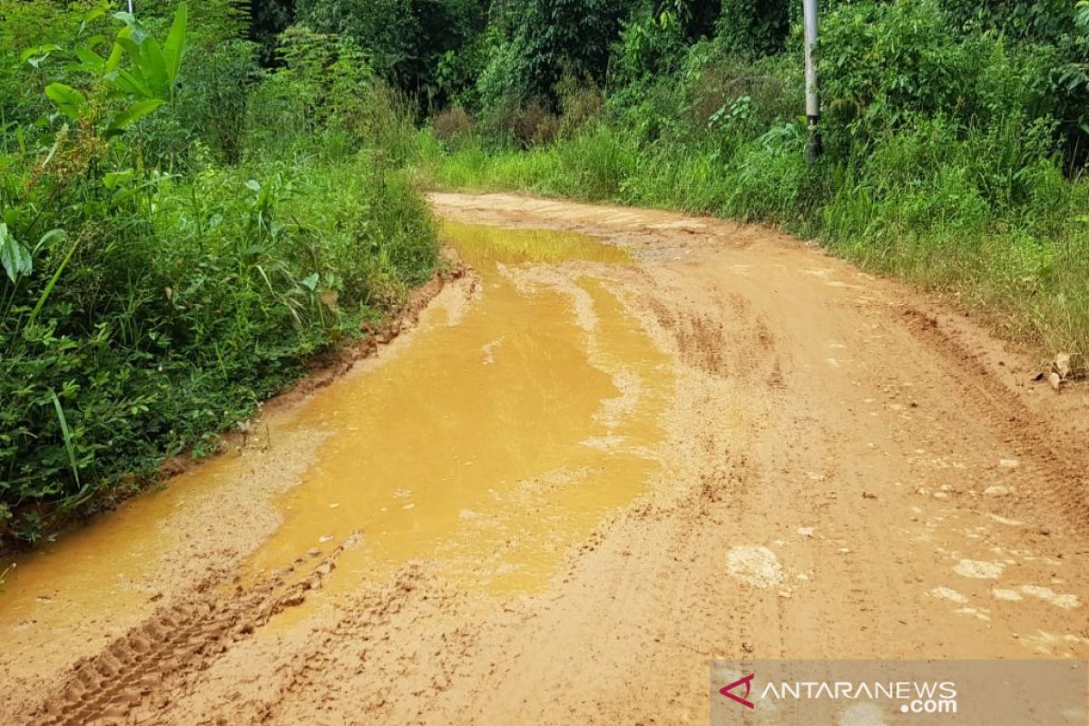 Empat desa di Muara Batang Gadis butuh pengaspalan jalan