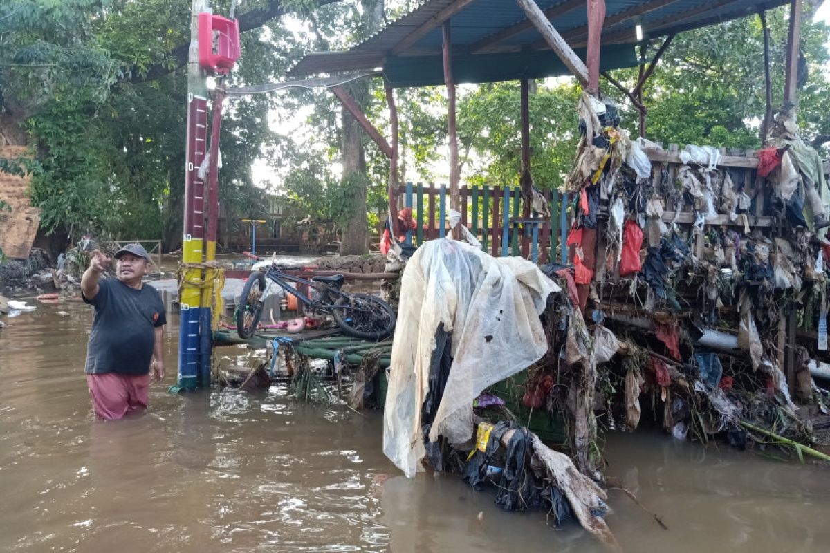 Banjir di Cipinang Melayu belum surut