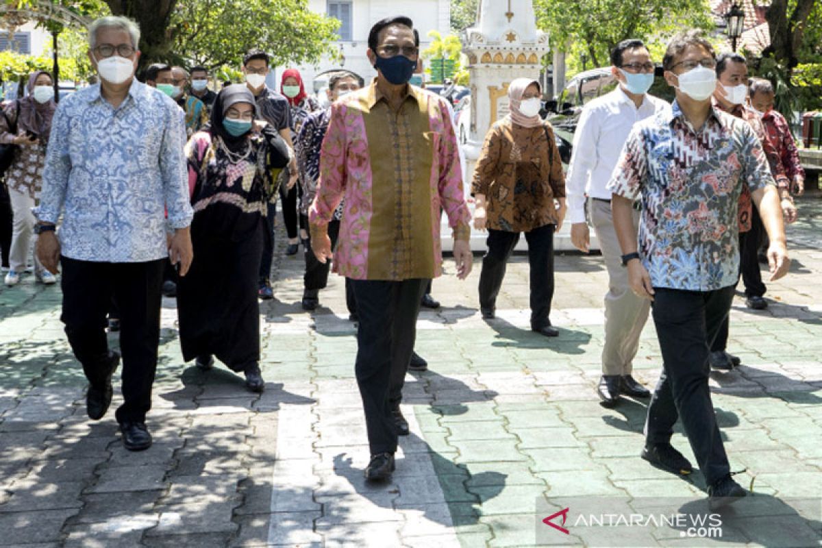 Menkes cek kesiapan vaksinasi COVID-19 tahap kedua di Yogyakarta