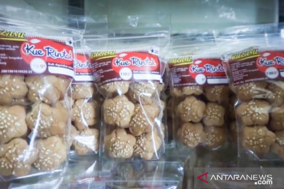 Zami Pasarkan Kue Rintak Secara Digital, Kenalkan Kue Khas Bangka