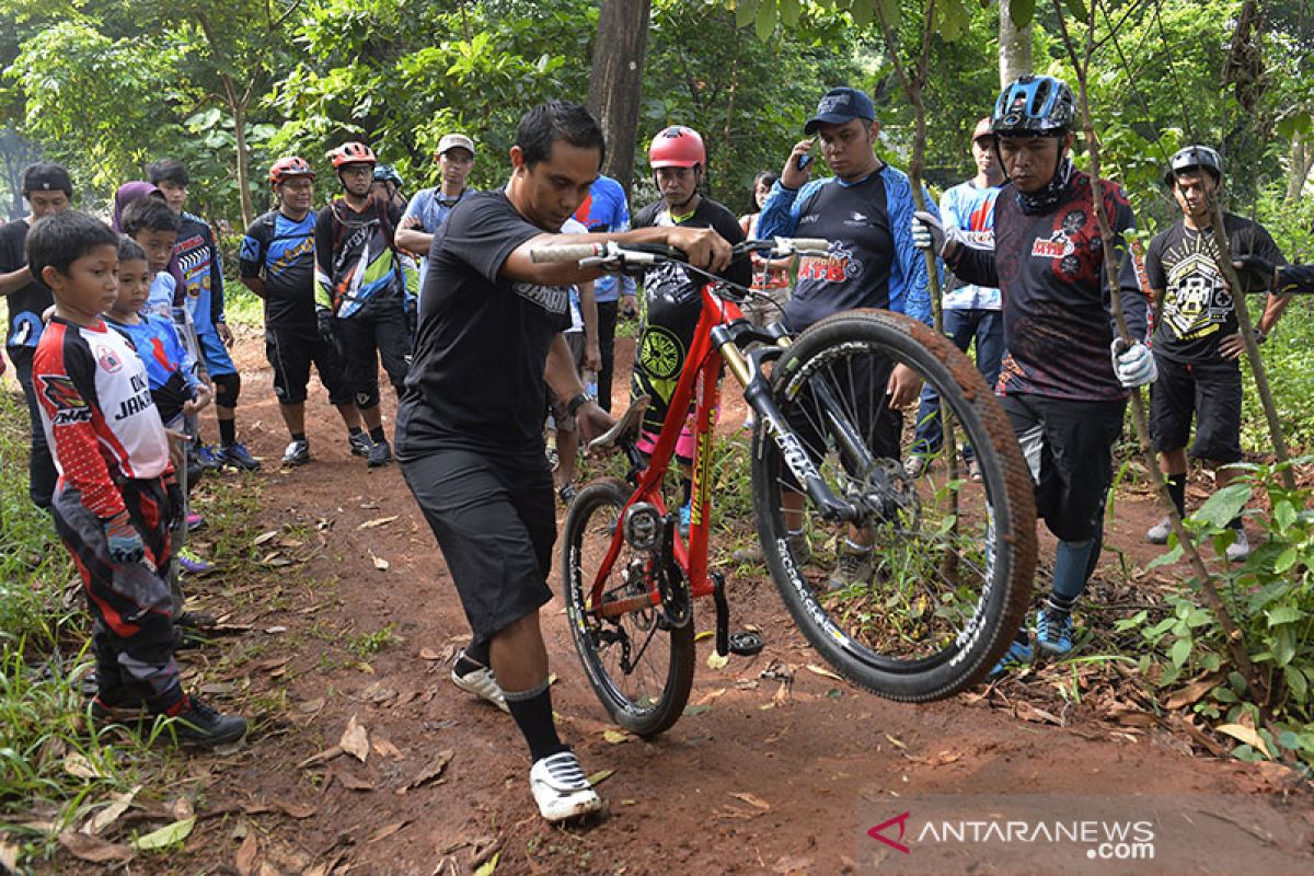 Pentingnya posisi tangan bersepeda demi cegah "cyclist's palsy"