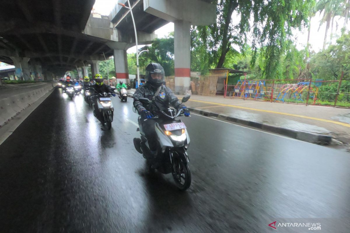 Berkendara saat hujan butuh trik agar terhindar dari kecelakaan