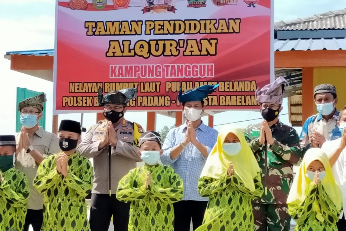 Plang "rumah tangga" di eks lokalisasi Amat Belanda