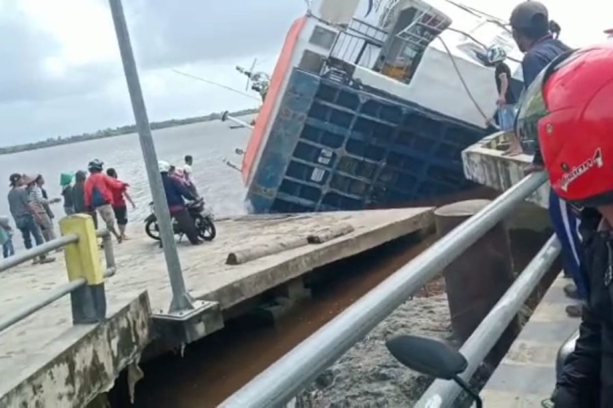 Kemarin terbaliknya KMP Bili di Dermaga Perigi Piai hingga Polisi akan tetapkan tersangka terkait dugaan ilegal logging