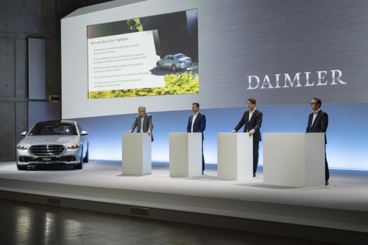 Daimler percaya diri 2021 setelah laba Rp68,1 triliun 2020