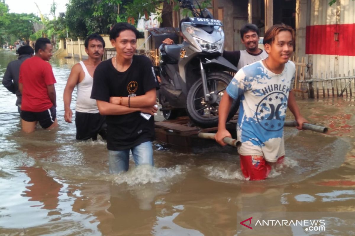 Banjir setinggi 2,5 meter masih merendam Bekasi akibat tanggul jebol
