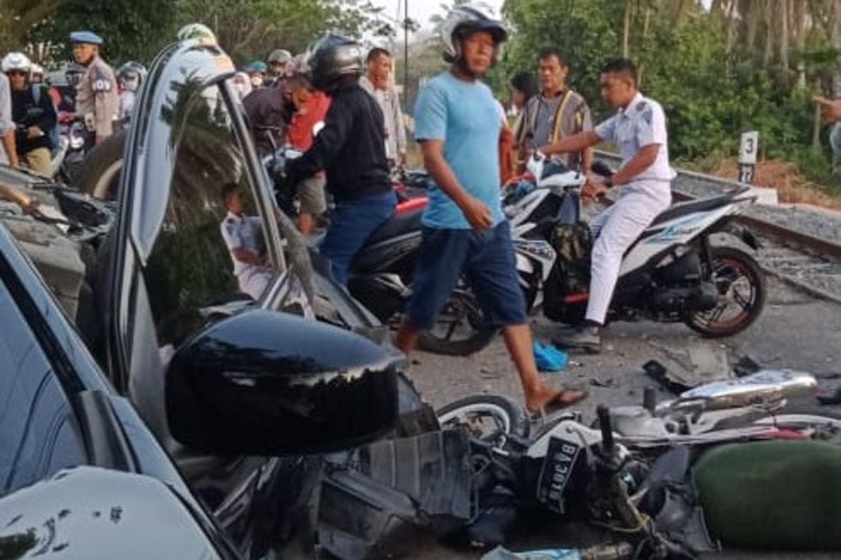 Empat kendaraan terlibat kecelakaan beruntun di Lubuk Buaya, Padang
