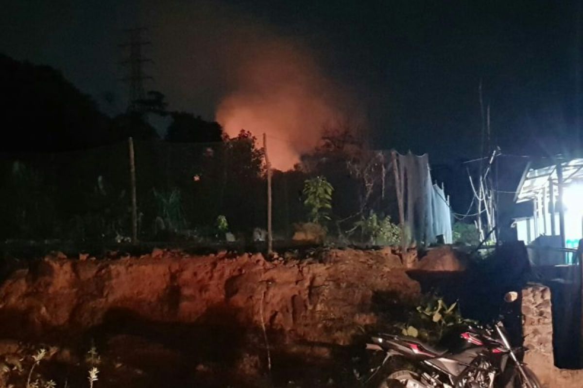 Bukit Panomboman di Sibolga terbakar