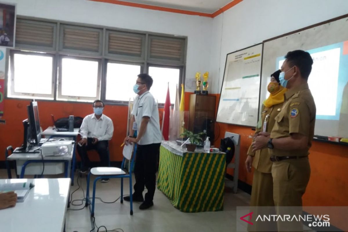 Wali Kota Pontianak pantau uji coba pembelajaran tatap muka di sekolah