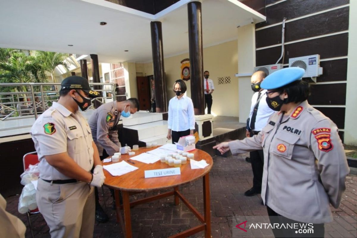 Personil Polda Gorontalo jalani tes urine