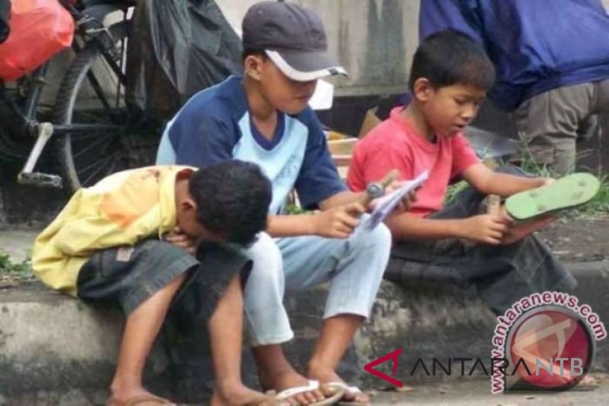 Dinsos Mataram membina belasan anak jalanan