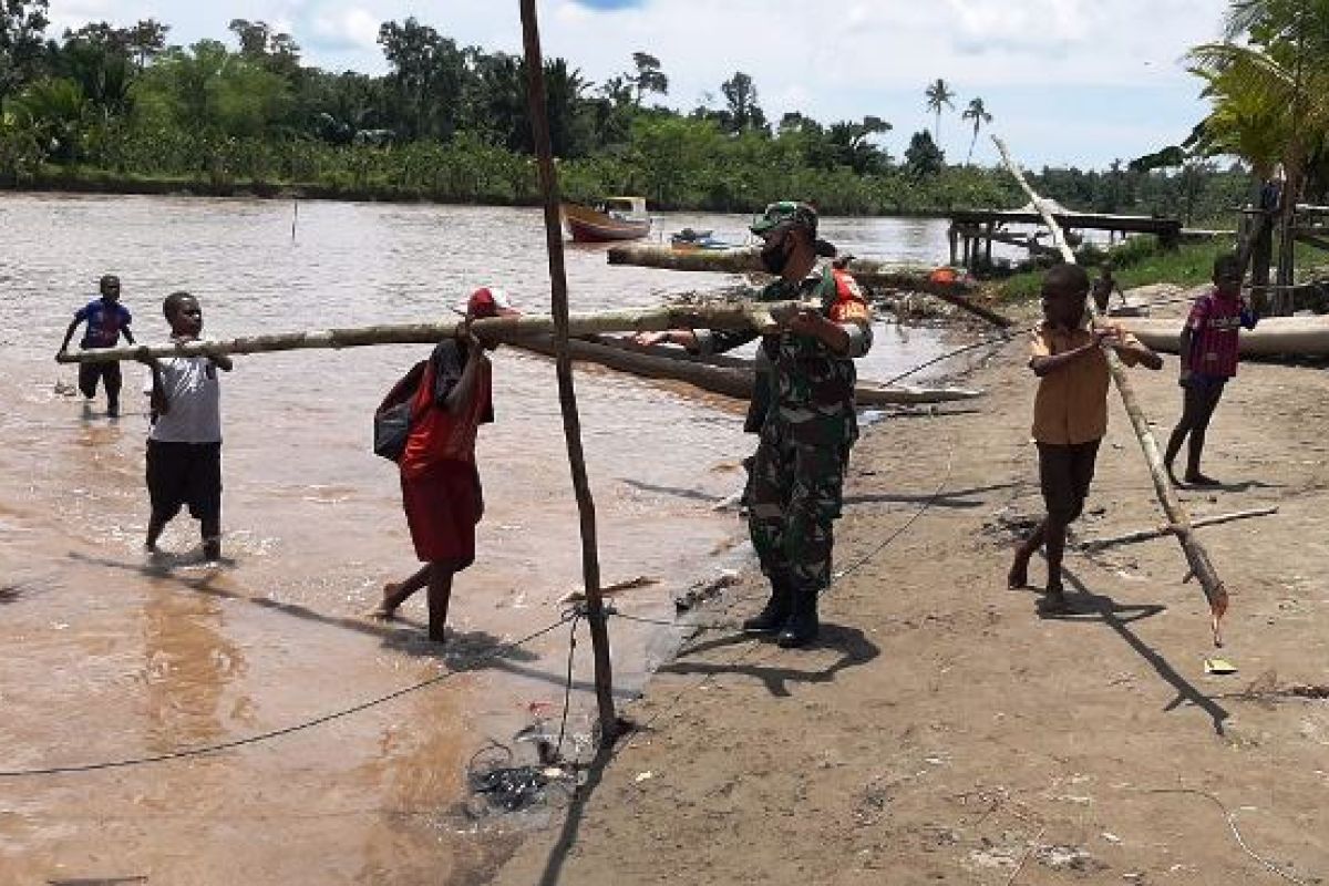 Babinsa Koramil Mapurujaya lestarikan budaya gotong royong warga binaan