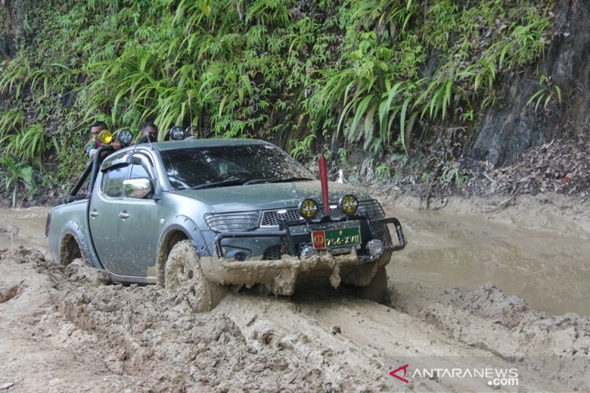 Personel TNI optimalkan pengawasan pos di jalan trans Papua