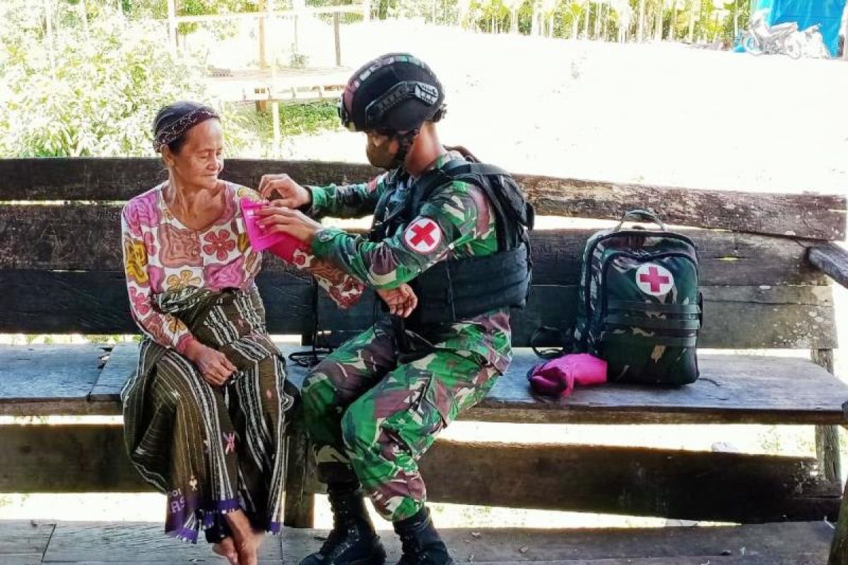 Satgas TNI berikan  layanan pengobatan keliling warga di perbatasan RI-PNG