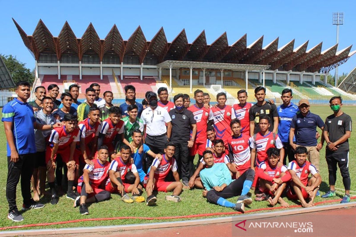 Fakhri Husaini minta tambahan lima pemain sepak bola PON Aceh